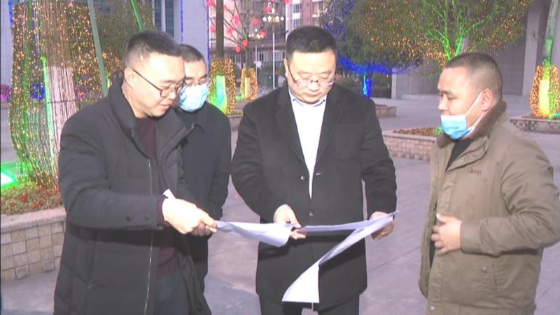 龙兆学调研城区春节氛围营造情况.mpg_20210129_192757.911.jpg
