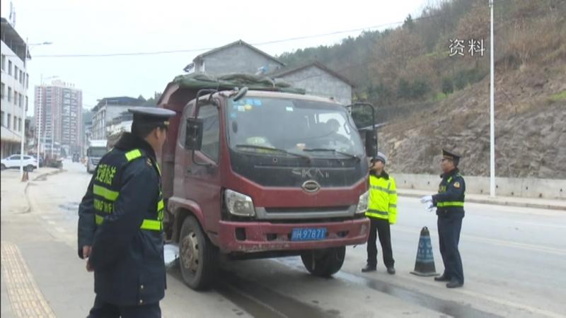 我区扎实开展货运车辆超限超载治理.mpg_20210303_191546.137.jpg