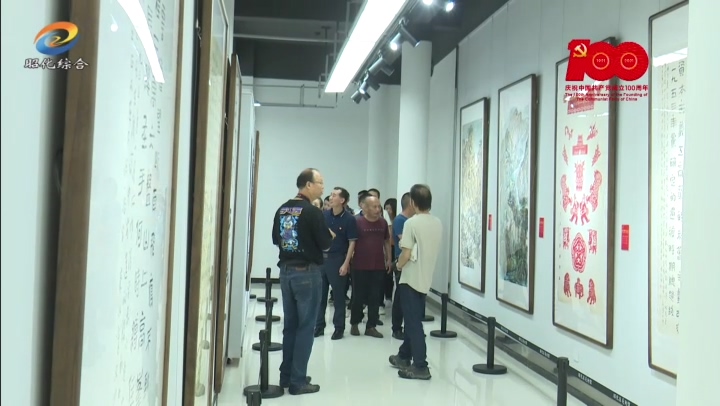 我区举办庆祝中国共产党成立100周年美术书法摄影作品展.mp4_20210705_200346.137.jpg